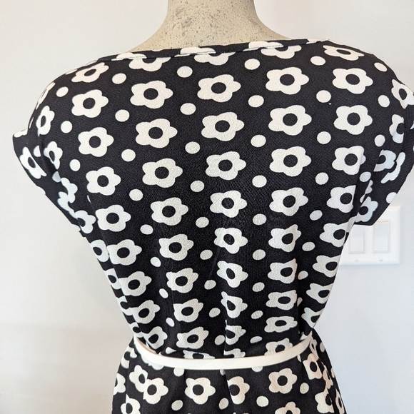 Black and White Floral Belted Dress By Coco and Tashi Size XL- 12 - Picture 6 of 15
